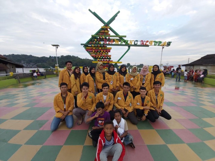 Kunjungan Mahasiswa KKN Reguler 45 Universitas Mulawarman Kelurahan Mesjid di Kampung Wisata Ketupat