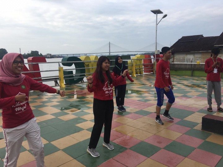 Kunjungan Mahasiswa KKN Reguler 45 Universitas Mulawarman Kelurahan Mesjid di Kampung Wisata Ketupat