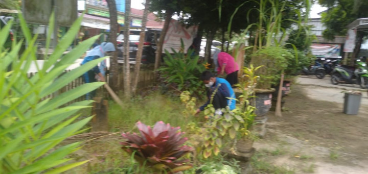Kegiatan Pertemuan Pkk dan Kerja Bakti sekaligus penimbangan sampah Bank Ramli di Kantor Kelurahan Mesjid tanggal 10 Desember 2021