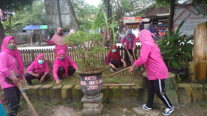 Kegiatan Pertemuan Pkk dan Kerja Bakti sekaligus penimbangan sampah Bank Ramli di Kantor Kelurahan Mesjid tanggal 10 Desember 2021