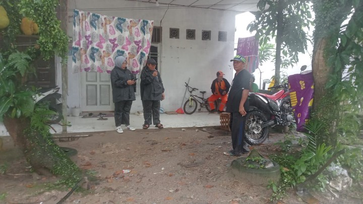 Penanganan longsor perbatasan Rt 09-10