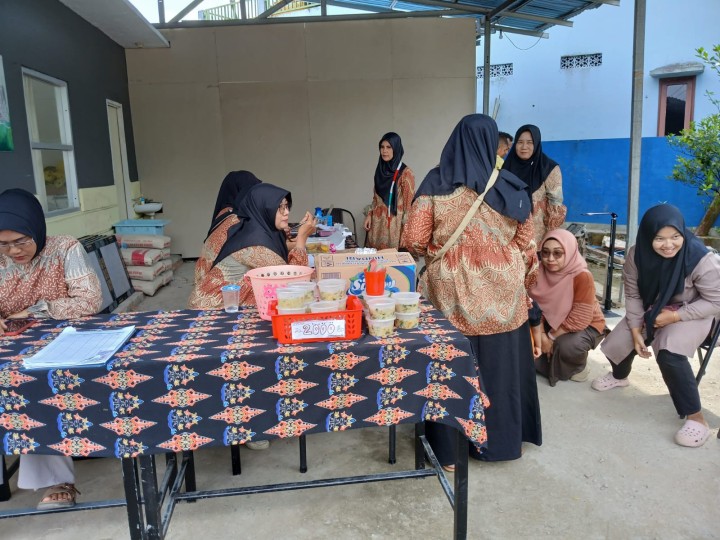 Kunjungan ke posyandu gading kencana
