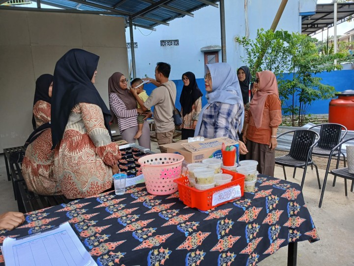 Kunjungan ke posyandu gading kencana