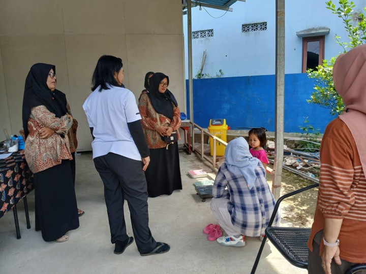 Kunjungan ke posyandu gading kencana