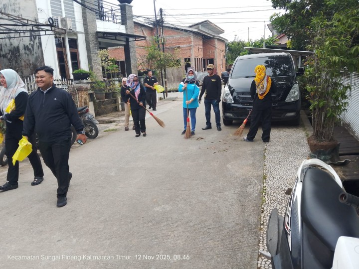 Gotong royong kecamatan sungai pinang