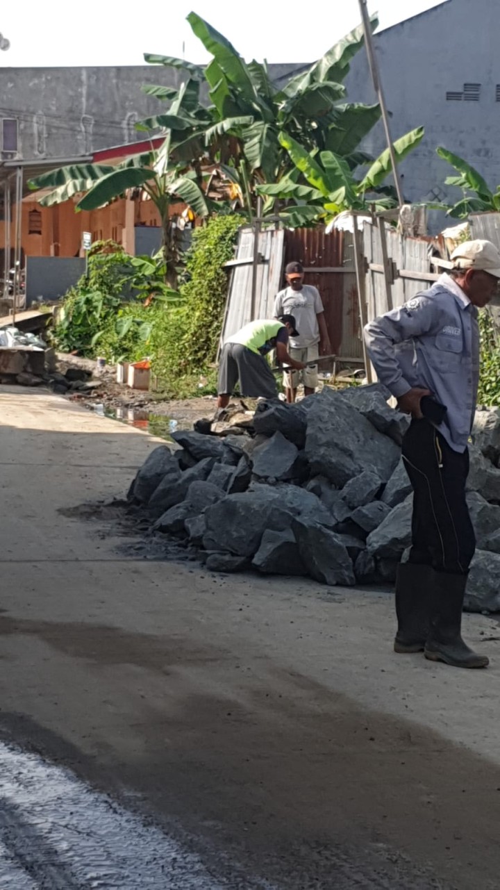 Kegiatan Gotong Royong di jl. Perintis Gg Ramadhan Rt 32