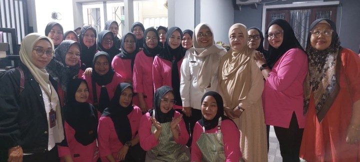 Menghadiri acara dasawisma RT.01 Kel.mugirejo