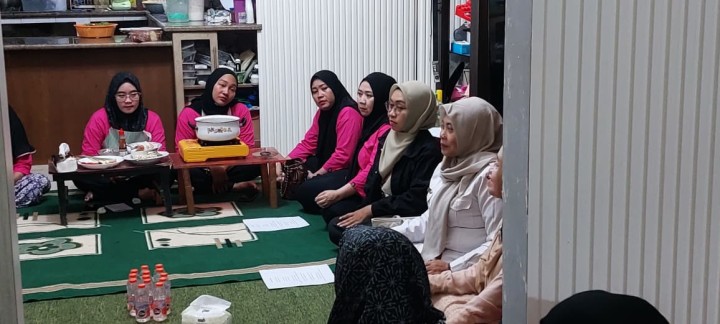 Menghadiri acara dasawisma RT.01 Kel.mugirejo