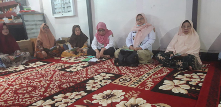 Menghadiri Shalawatan Ibu-ibulingkungan RT. 10, Kel. Pasar Pagi