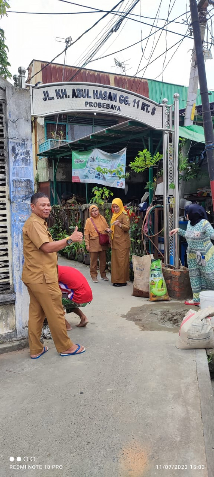 KEGIATAN PENINJAUAN PEMASANGAN GAPURA DI WILAYAH KELURAHAN PASAR PAGI GANG 11 RT 8