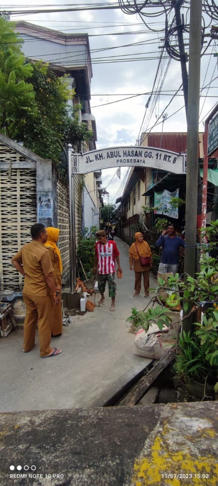 KEGIATAN PENINJAUAN PEMASANGAN GAPURA DI WILAYAH KELURAHAN PASAR PAGI GANG 11 RT 8