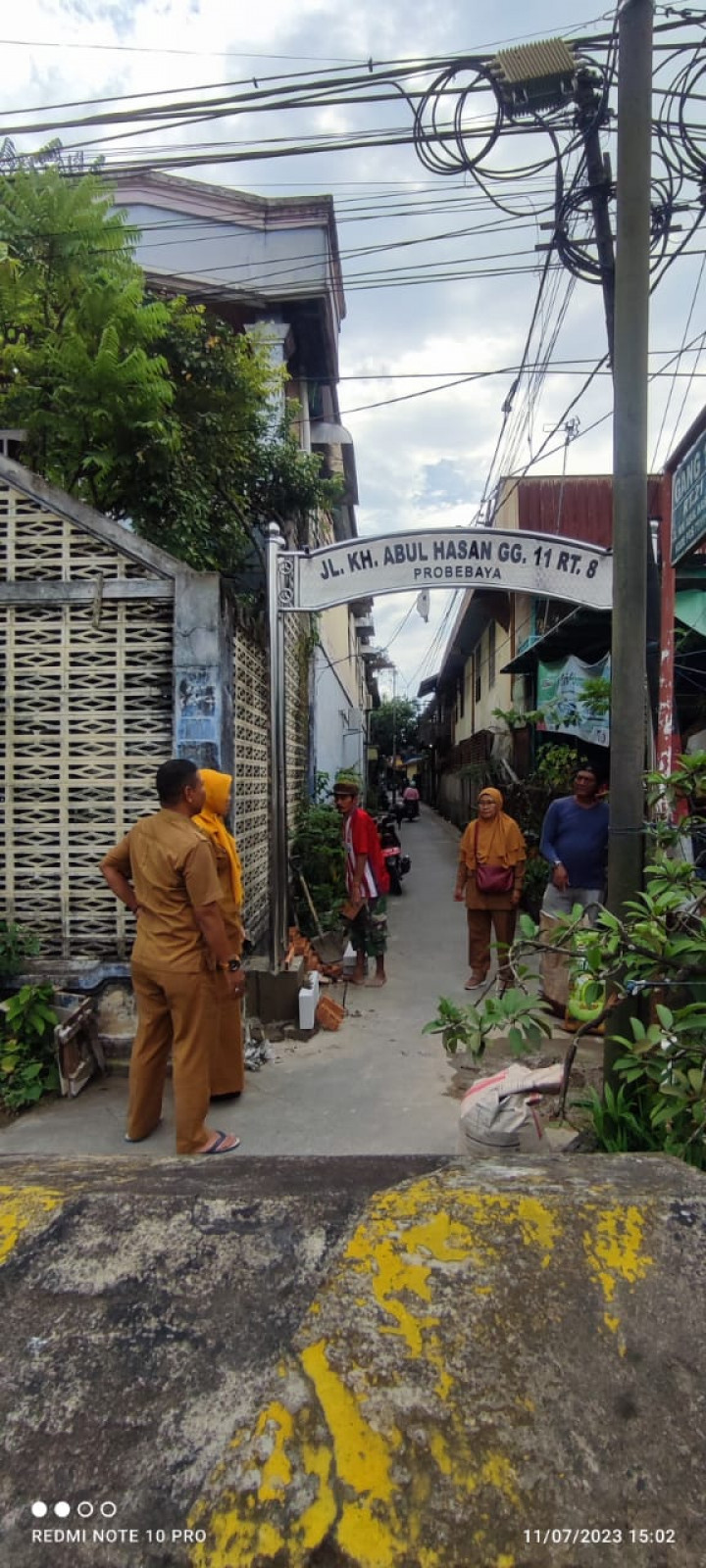 KEGIATAN PENINJAUAN PEMASANGAN GAPURA DI WILAYAH KELURAHAN PASAR PAGI GANG 11 RT 8