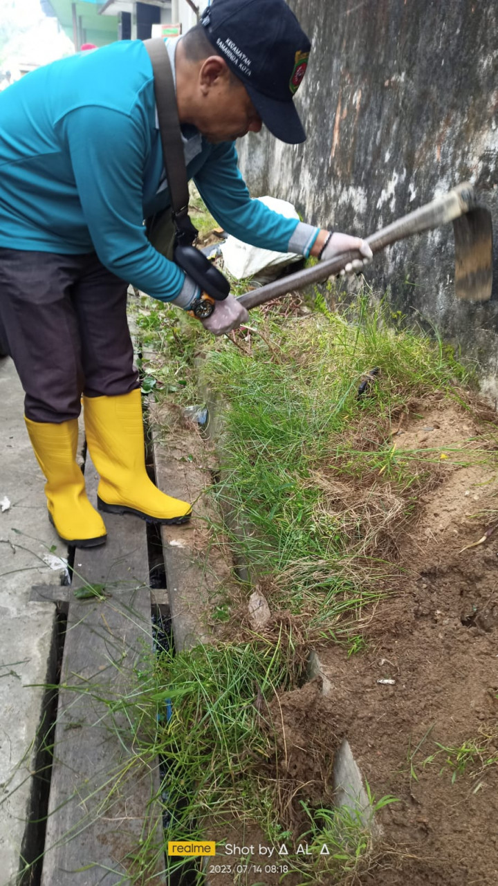 Kagiatan Probebaya Kelurahan Pasar Pagi Kerja Bakti RT ( 11,12,13 ) dan Warga Kelurahan Pasar Pagi