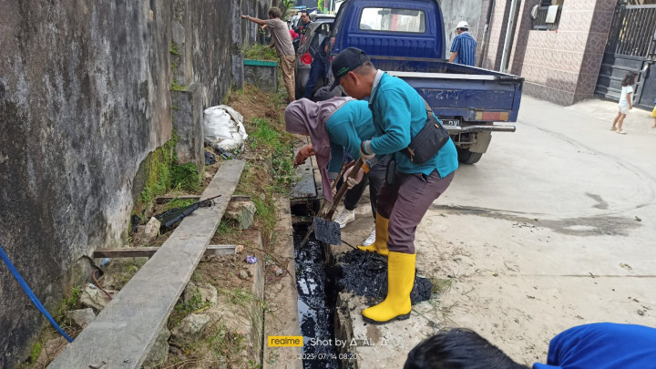 Kagiatan Probebaya Kelurahan Pasar Pagi Kerja Bakti RT ( 11,12,13 ) dan Warga Kelurahan Pasar Pagi