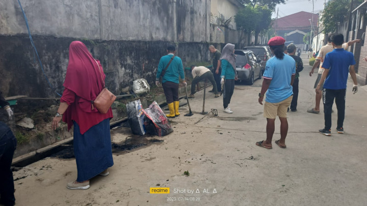 Kagiatan Probebaya Kelurahan Pasar Pagi Kerja Bakti RT ( 11,12,13 ) dan Warga Kelurahan Pasar Pagi