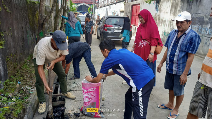 Kagiatan Probebaya Kelurahan Pasar Pagi Kerja Bakti RT ( 11,12,13 ) dan Warga Kelurahan Pasar Pagi