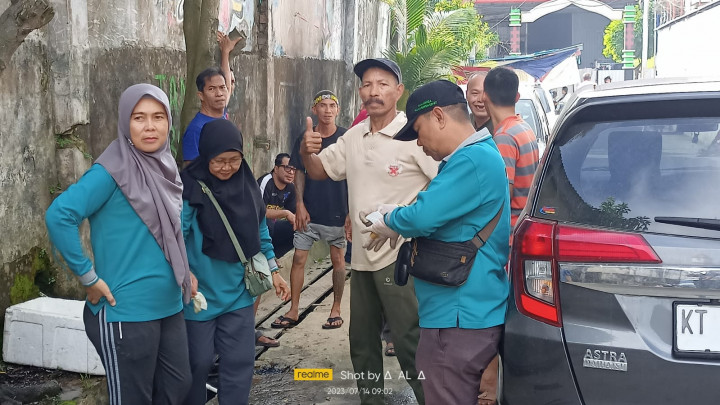 Kagiatan Probebaya Kelurahan Pasar Pagi Kerja Bakti RT ( 11,12,13 ) dan Warga Kelurahan Pasar Pagi