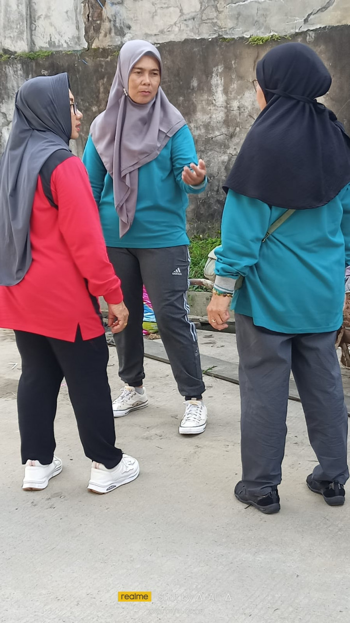 Kagiatan Probebaya Kelurahan Pasar Pagi Kerja Bakti RT ( 11,12,13 ) dan Warga Kelurahan Pasar Pagi