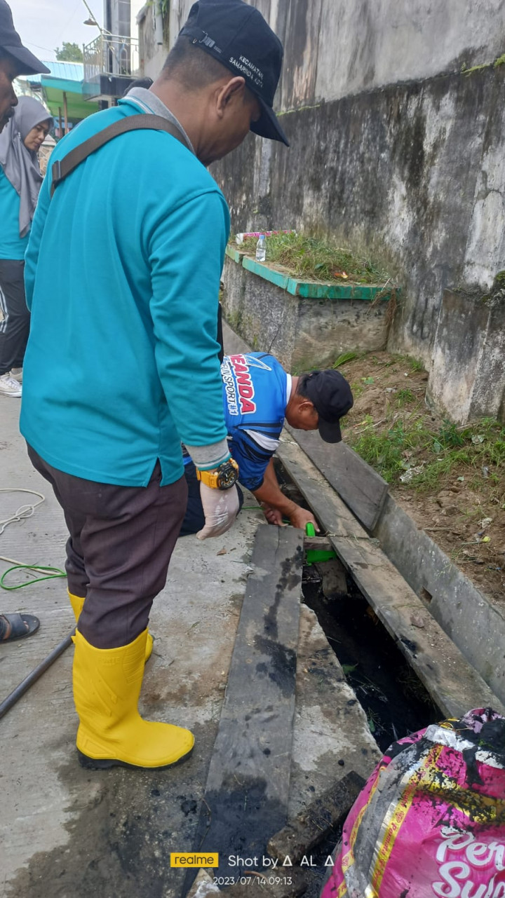 Kagiatan Probebaya Kelurahan Pasar Pagi Kerja Bakti RT ( 11,12,13 ) dan Warga Kelurahan Pasar Pagi