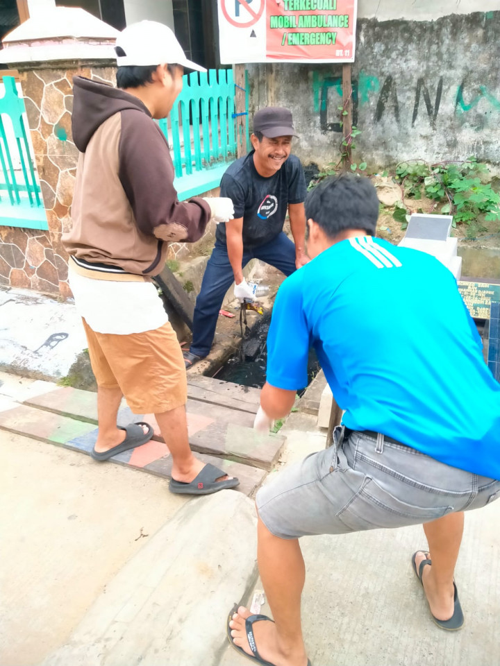 Kagiatan Probebaya Kelurahan Pasar Pagi Kerja Bakti RT ( 11,12,13 ) dan Warga Kelurahan Pasar Pagi