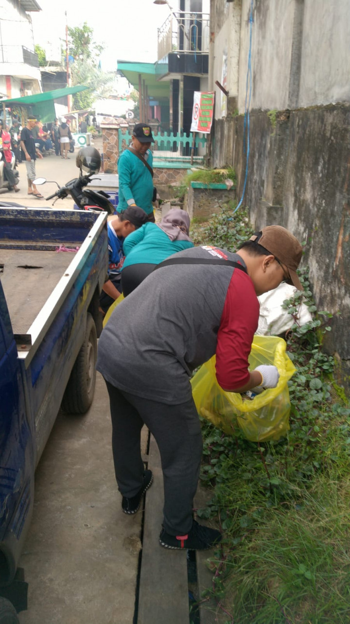 Kagiatan Probebaya Kelurahan Pasar Pagi Kerja Bakti RT ( 11,12,13 ) dan Warga Kelurahan Pasar Pagi