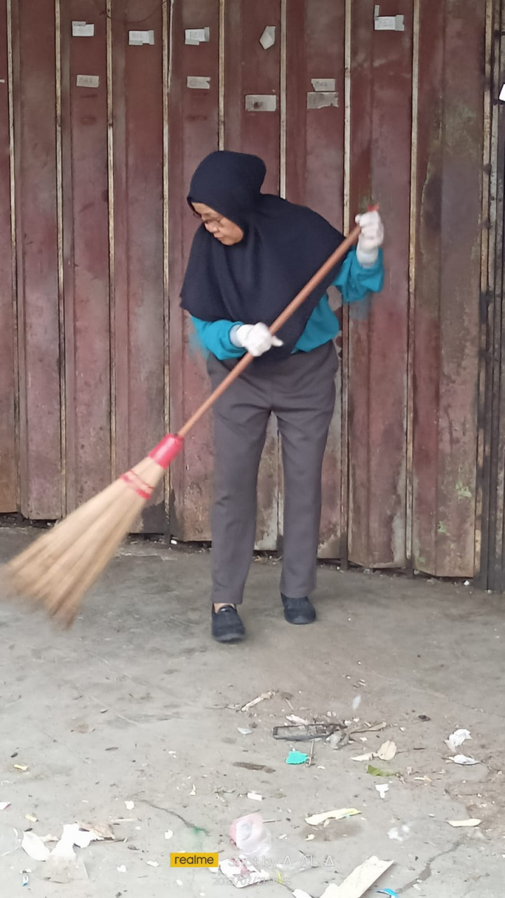 KEGIATAN KERJA BAKTI / GOTONG ROYONG RT 1,2,3,5 DAN 13 DI WILAYAH KELURAHAN PASAR PAGI