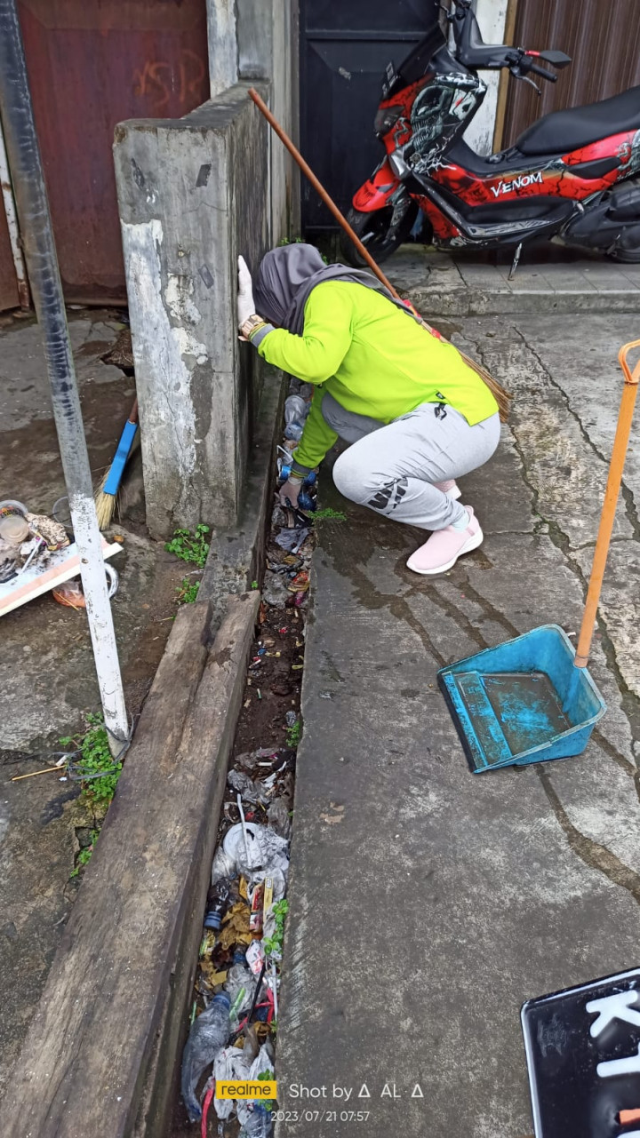 KEGIATAN KERJA BAKTI / GOTONG ROYONG RT 1,2,3,5 DAN 13 DI WILAYAH KELURAHAN PASAR PAGI