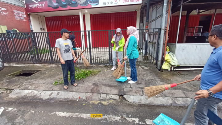 KEGIATAN KERJA BAKTI / GOTONG ROYONG RT 1,2,3,5 DAN 13 DI WILAYAH KELURAHAN PASAR PAGI