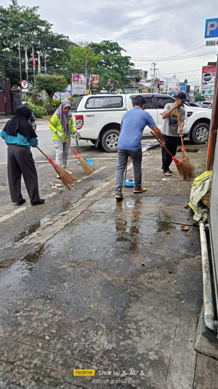 KEGIATAN KERJA BAKTI / GOTONG ROYONG RT 1,2,3,5 DAN 13 DI WILAYAH KELURAHAN PASAR PAGI