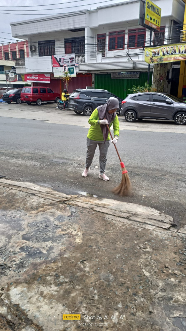 KEGIATAN KERJA BAKTI / GOTONG ROYONG RT 1,2,3,5 DAN 13 DI WILAYAH KELURAHAN PASAR PAGI