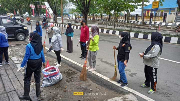 KEGIATAN KERJA BAKTI / GOTONG ROYONG RT 1,2,3,5 DAN 13 DI WILAYAH KELURAHAN PASAR PAGI