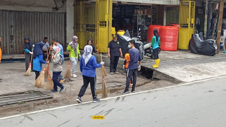 KEGIATAN KERJA BAKTI / GOTONG ROYONG RT 1,2,3,5 DAN 13 DI WILAYAH KELURAHAN PASAR PAGI