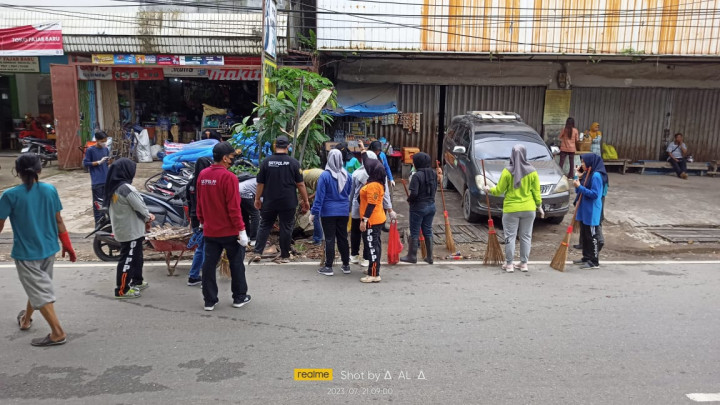 KEGIATAN KERJA BAKTI / GOTONG ROYONG RT 1,2,3,5 DAN 13 DI WILAYAH KELURAHAN PASAR PAGI