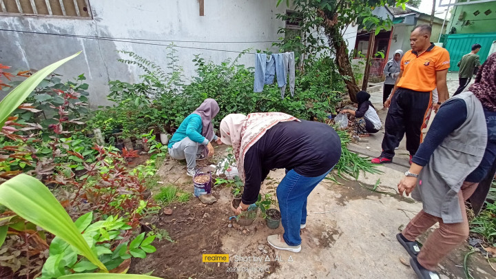KERJA BAKTI / GOTONG ROYONG DI RT.07 KELURAHAN PASAR PAGI DAN PILAH SAMPAH PLASTIK