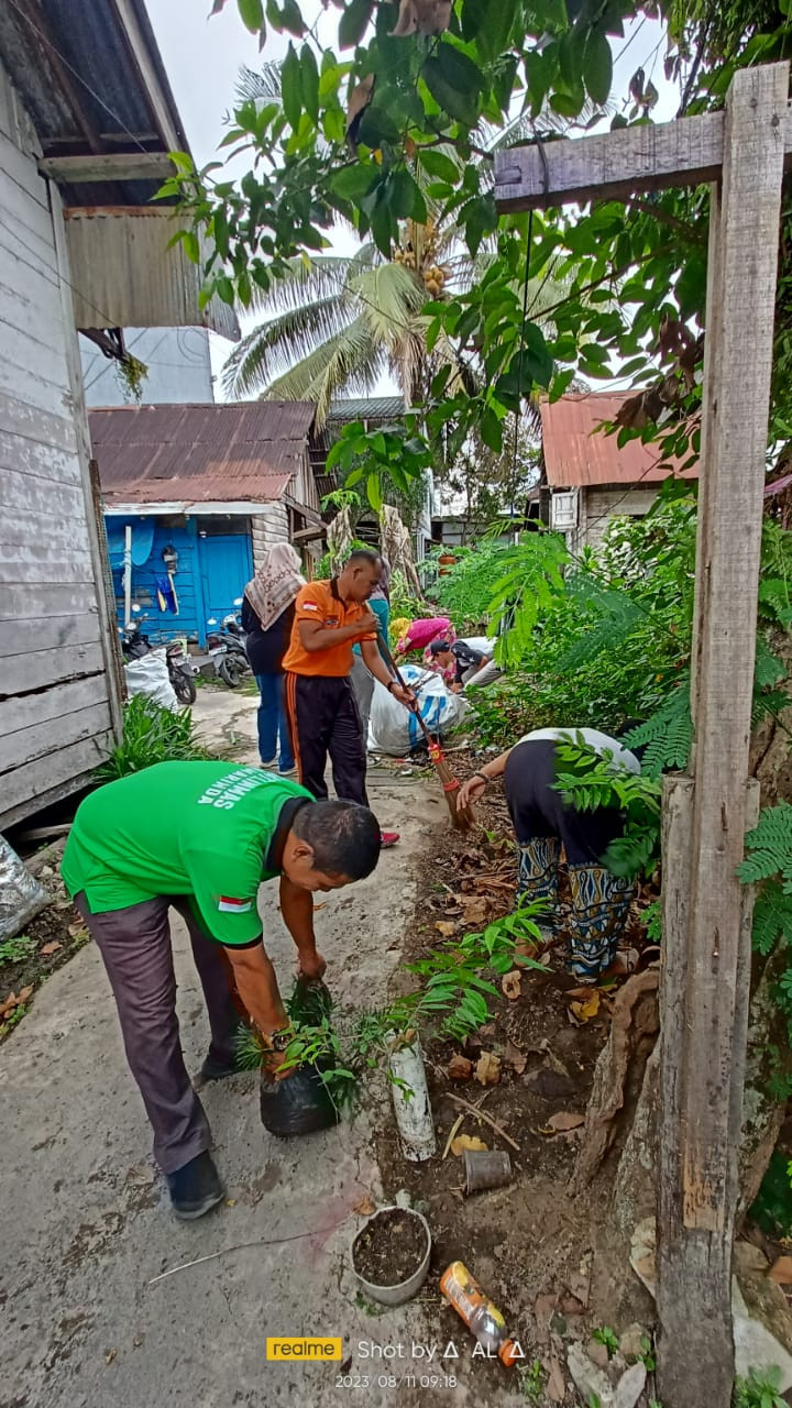 KERJA BAKTI / GOTONG ROYONG DI RT.07 KELURAHAN PASAR PAGI DAN PILAH SAMPAH PLASTIK