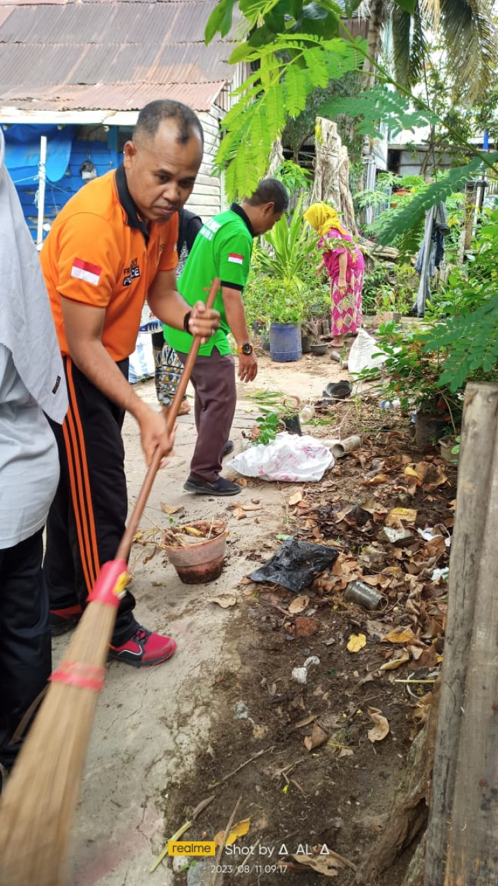 KERJA BAKTI / GOTONG ROYONG DI RT.07 KELURAHAN PASAR PAGI DAN PILAH SAMPAH PLASTIK