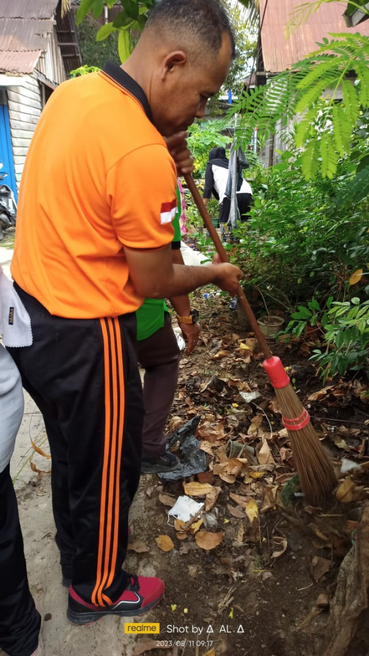 KERJA BAKTI / GOTONG ROYONG DI RT.07 KELURAHAN PASAR PAGI DAN PILAH SAMPAH PLASTIK