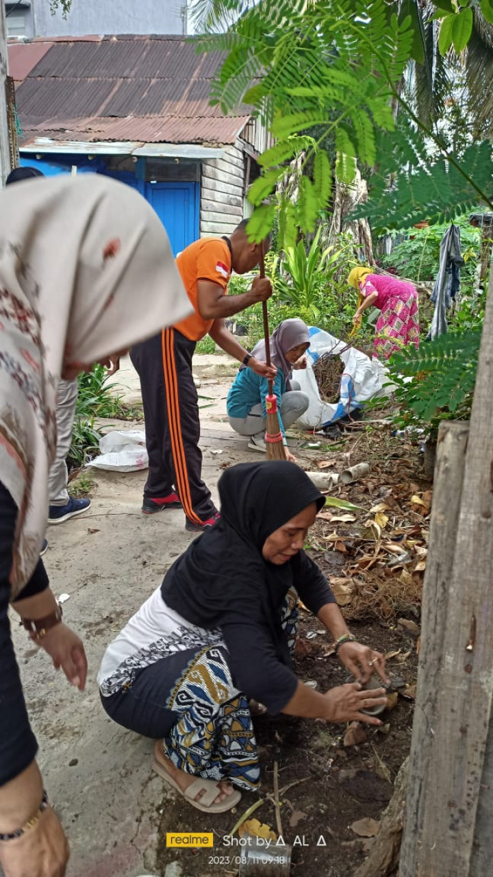 KERJA BAKTI / GOTONG ROYONG DI RT.07 KELURAHAN PASAR PAGI DAN PILAH SAMPAH PLASTIK