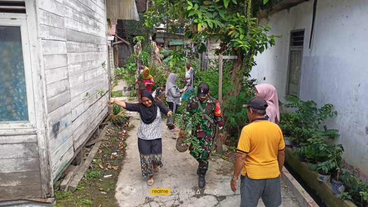 KERJA BAKTI / GOTONG ROYONG DI RT.07 KELURAHAN PASAR PAGI DAN PILAH SAMPAH PLASTIK