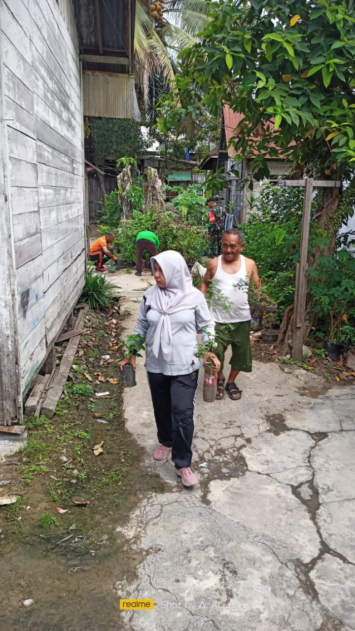 KERJA BAKTI / GOTONG ROYONG DI RT.07 KELURAHAN PASAR PAGI DAN PILAH SAMPAH PLASTIK