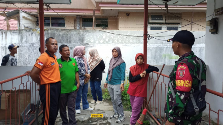 KERJA BAKTI / GOTONG ROYONG DI RT.07 KELURAHAN PASAR PAGI DAN PILAH SAMPAH PLASTIK