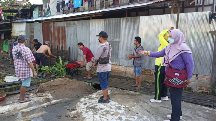 Gotong Royong/Kerja Bakti di wilayah RT.11, 13, 14 Kelurahan Pasar Pagi