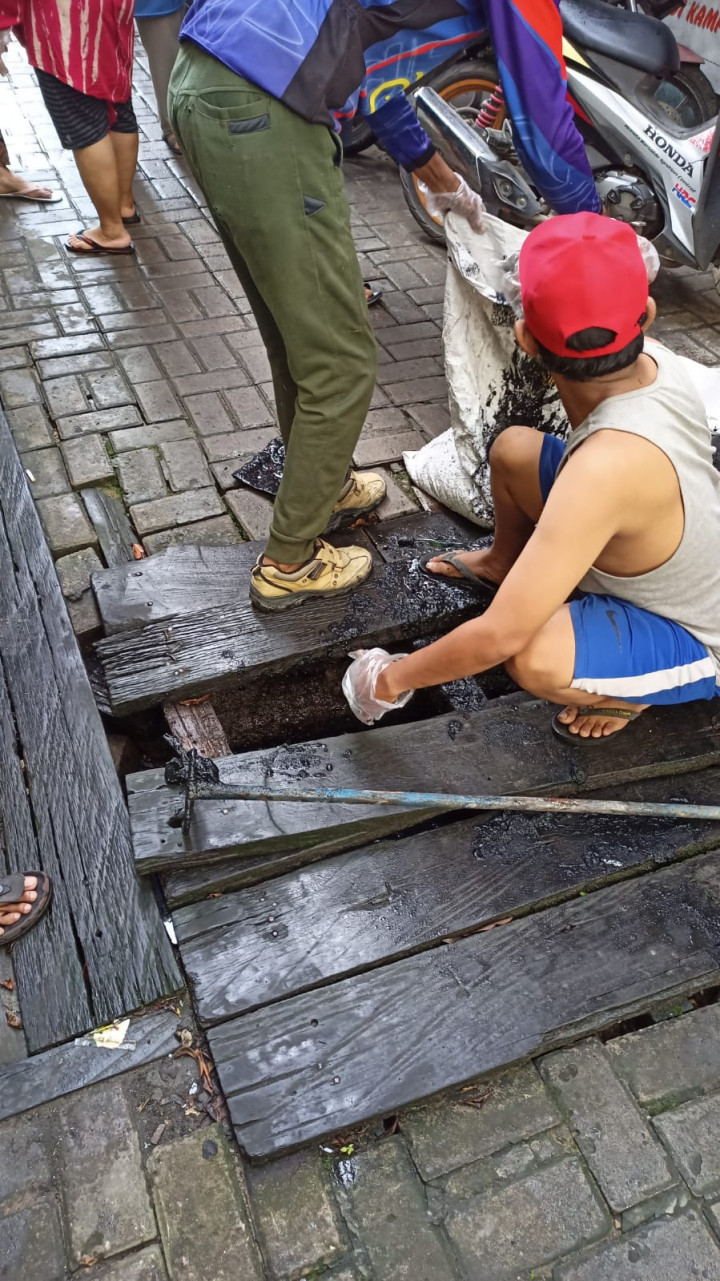 Gotong Royong/Kerja Bakti di wilayah RT.11, 13, 14 Kelurahan Pasar Pagi
