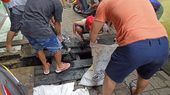 Gotong Royong/Kerja Bakti di wilayah RT.11, 13, 14 Kelurahan Pasar Pagi