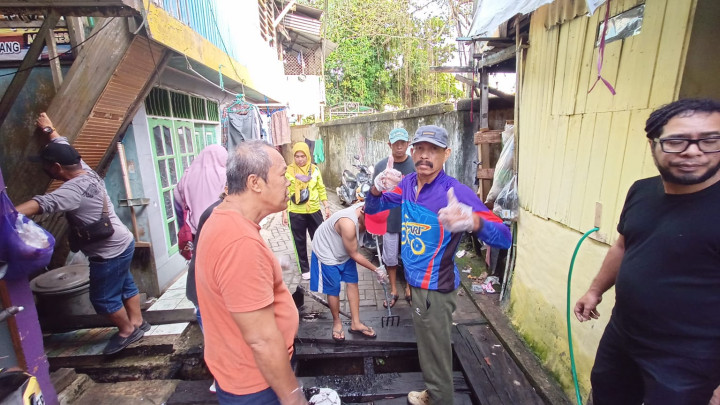 Gotong Royong/Kerja Bakti di wilayah RT.11, 13, 14 Kelurahan Pasar Pagi