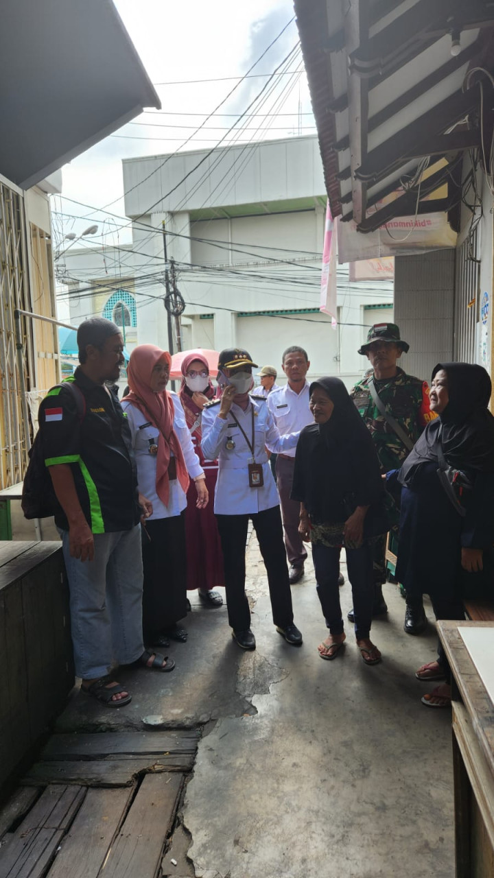 EVAKUASI LANSIA TERLANTAR DI JL. PANDAI BANGSAL SENG KELURAHAN PASAR PAGI