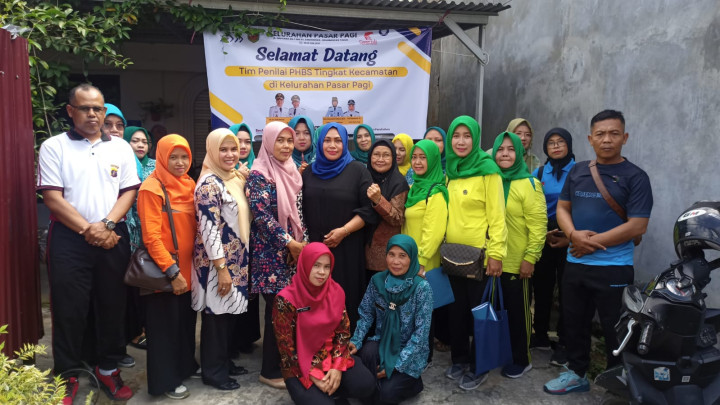 KUNJUNGAN TIM PENILAI PHBS TINGKAT KECAMATAN DI WILAYAH KELURAHAN PASAR PAGI