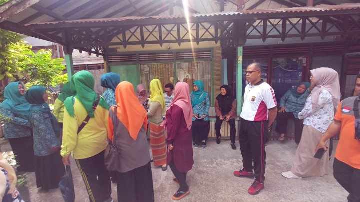 KUNJUNGAN TIM PENILAI PHBS TINGKAT KECAMATAN DI WILAYAH KELURAHAN PASAR PAGI