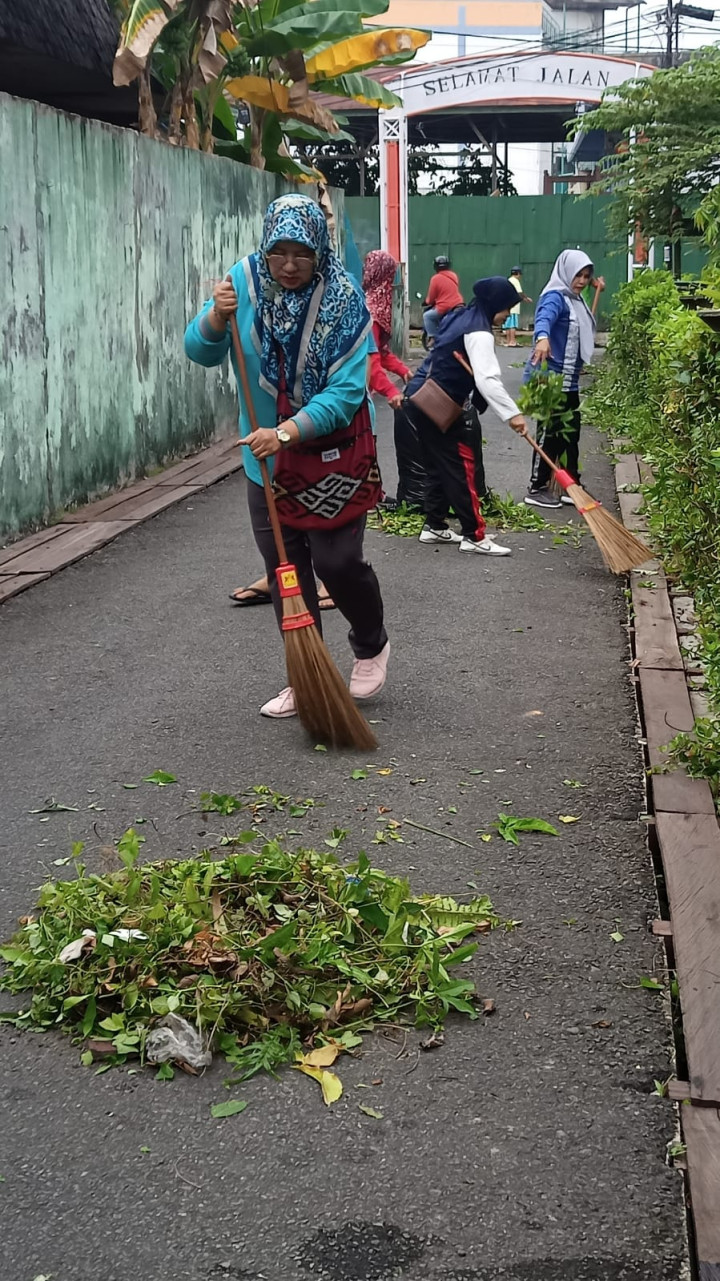 GOTONG ROYONG / KERJA BAKTI DI LINGKUNGAN KELURAHAN PASAR PAGI DI WILAYAH RT. 14, 6 DAN 7