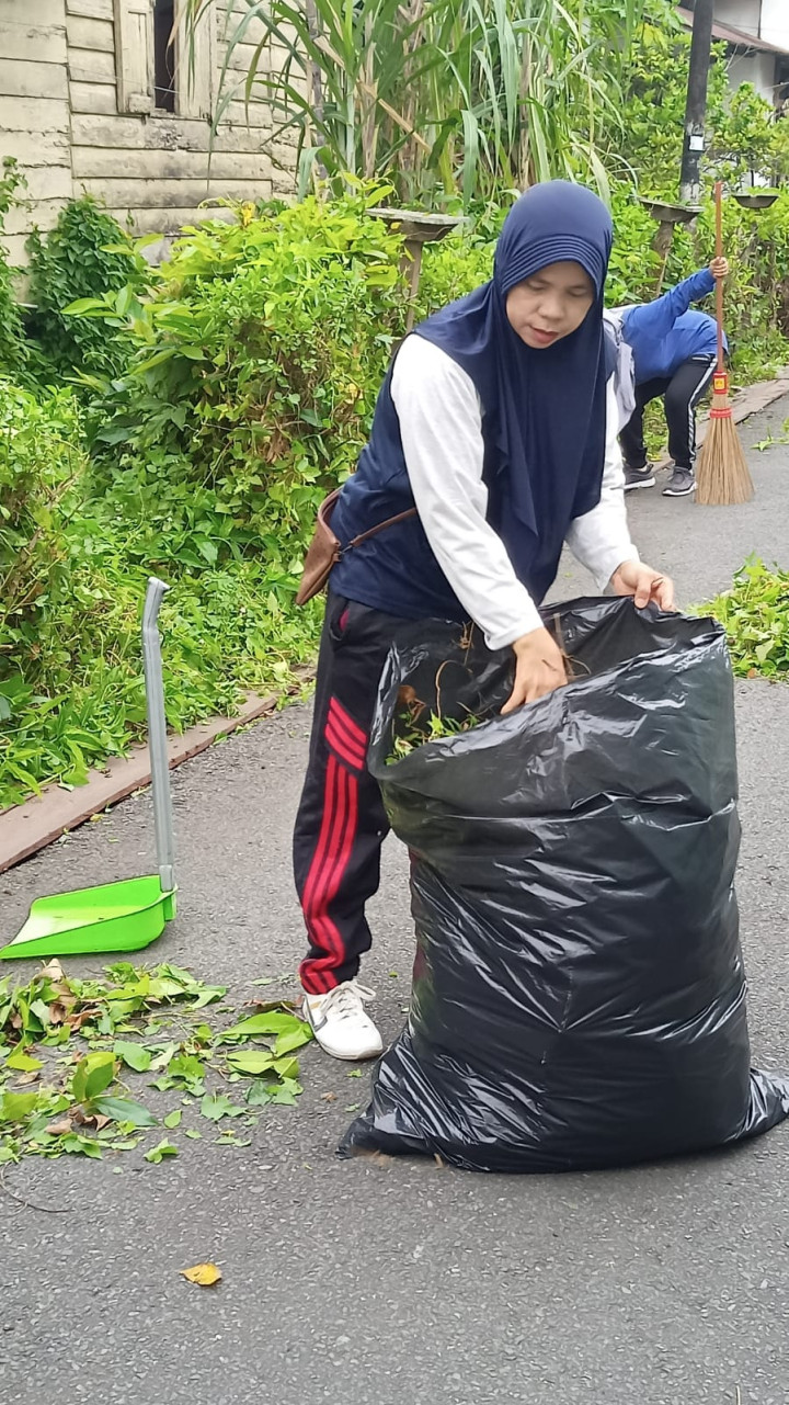 GOTONG ROYONG / KERJA BAKTI DI LINGKUNGAN KELURAHAN PASAR PAGI DI WILAYAH RT. 14, 6 DAN 7